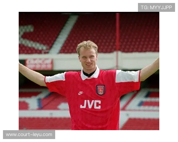 荷兰足球名将小猪的成长历程与球场传奇故事