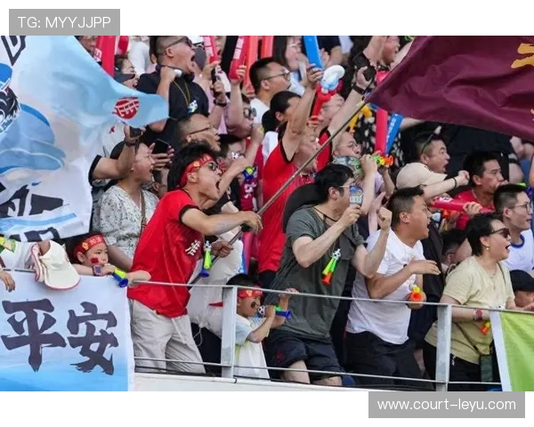 足球巨星荣耀登场点燃赛场激情引爆无数球迷热烈欢呼