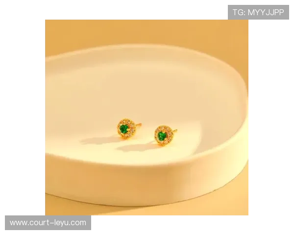 足球明星同款耳钉潮流风向标时尚潮人必备单品解析